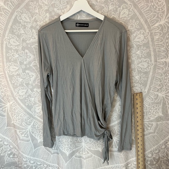 FAUX WRAP TOP LIGHT GRAY SUPER CUTE SOFT LONG SLEEVE RIBBED TEXTURE L WANTABLE - Picture 6 of 14